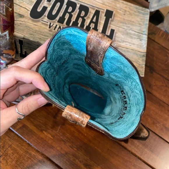 SOLD Vintage Corral Cowboy Boots 8 Aztec - Picture 2 of 3